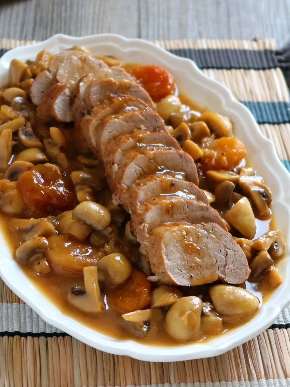 🍖🍄🍑 Filetto di maiale con funghi e albicocche (in salsa 😍)