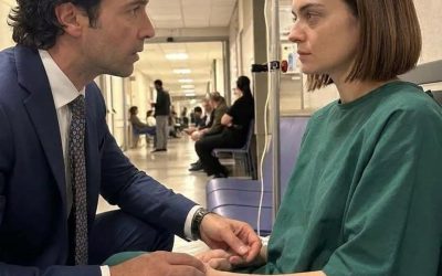 Due mesi dopo il divorzio, sono rimasto scioccato nel vedere la mia ex moglie vagare senza meta in ospedale. Quando ho scoperto la verità, sono crollato completamente.