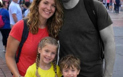 Mio marito è morto in un incidente d’auto, ma un mese dopo il suo funerale, il suo capo mi ha chiamato dicendo: “Ha lasciato un fascicolo per te. Dovevi vederlo prima che lo facessero le autorità”.