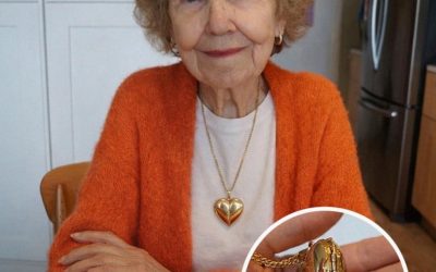Ho aperto il medaglione della mia defunta mamma, rimasto sigillato con la colla per 15 anni: ciò che nascondeva al suo interno mi ha lasciato senza