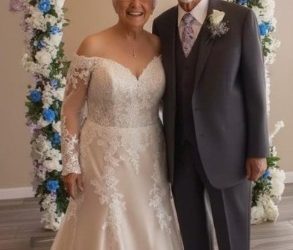 Dopo aver perso i nostri coniugi, ho sposato il mio amore d’infanzia a 71 anni, ma a una festa una giovane donna mi ha avvertito: “Non è chi credi