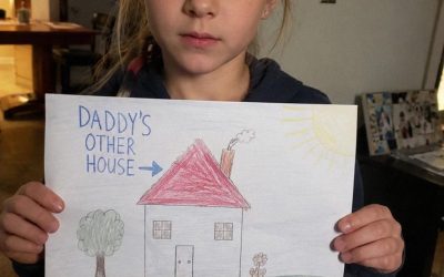 Pensavo che mio marito lavorasse di notte, poi mio figlio di 6 anni ha disegnato “L’altra casa di papà”.