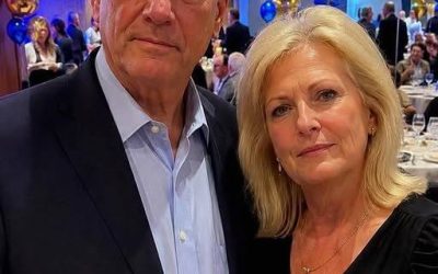 Mio marito ha annunciato il nostro divorzio alla mia festa di pensionamento, ma prima che potessi andarmene, il mio capo gli ha preso il microfono e gli ha fatto rimpiangere ogni singola parola.