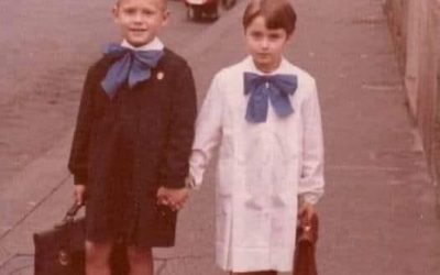 In foto erano compagni di classe, ora sono SUPER famosi: loro sono G…Altro…
